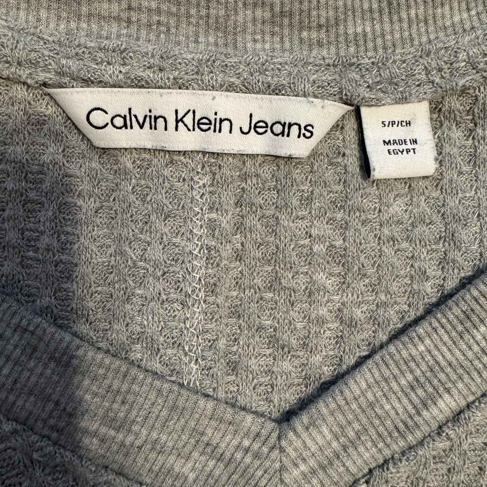 Calvin Klein Gray Long Sleeve V-Neck Waffle Knit Sweater - Picture 4 of 4
